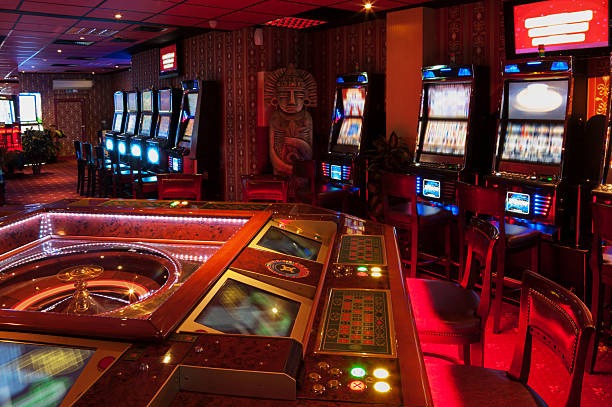 jp77 dealer conducting blackjack table